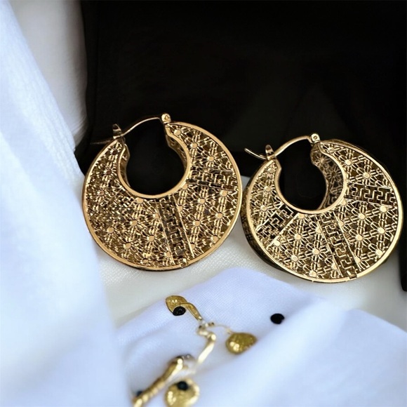 Elegant Gold Hoop Earrings - Picture 2 of 10